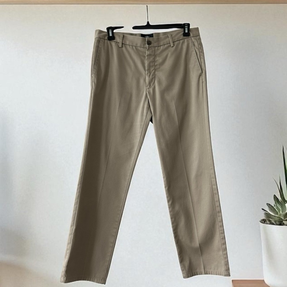 Dockers Men's Size 32x32 Khaki Dress Pants Pleated Front Classic Office Career